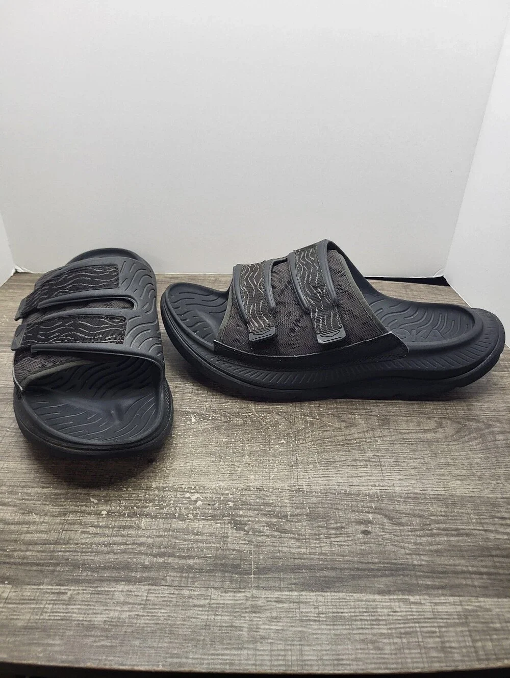 Hoka One One Ora Luxe Black Sandals Recovery Slides Mens Size 12